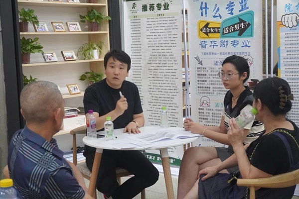 成都首创单招培训学校有几个校区，2024年收费好多